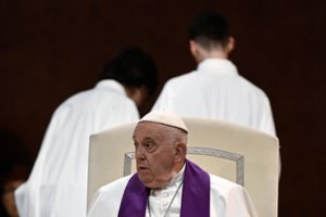 Vatikanas pakomentavo prieštaringus popiežiaus Pranciškaus žodžius apie taikos derybas Ukrainoje