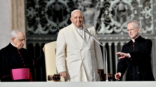 Po prieštaringų popiežiaus pasisakymų Vatikanas priverstas aiškintis: esą ne taip buvo suprasta