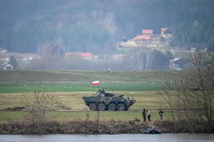 Lenkijos užsienio reikalų ministras: kai kurių NATO šalių kariškiai jau yra Ukrainoje