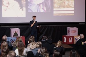 Kovo 11-ąją vilniečiai paminėjo filmo „Kartą Vilniuje“ premjeroje