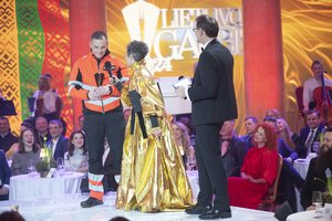 Vilniaus rotušėje – kasmetinė padėka žmonėms: išdalintos „Lietuvos garbės“ statulėlės