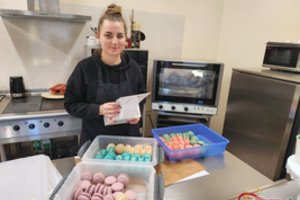 Rokiškio pakraštyje esančioje kepykloje gimsta stebuklai: pražysta zefyrinės gėlės, kuriami saldumynai