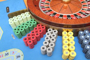 Azartinių lošimų reklamą draudžiančių pataisų pateikimas Seime atidėtas iki kito posėdžio