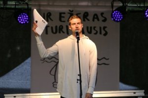 Paauglių skaitymo ambasadorius, slemeris Juozas mokykloje nemėgęs poezijos dabar kuria ją pats