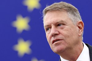 Rumunijos prezidento sprendimas: sieks NATO vadovo posto