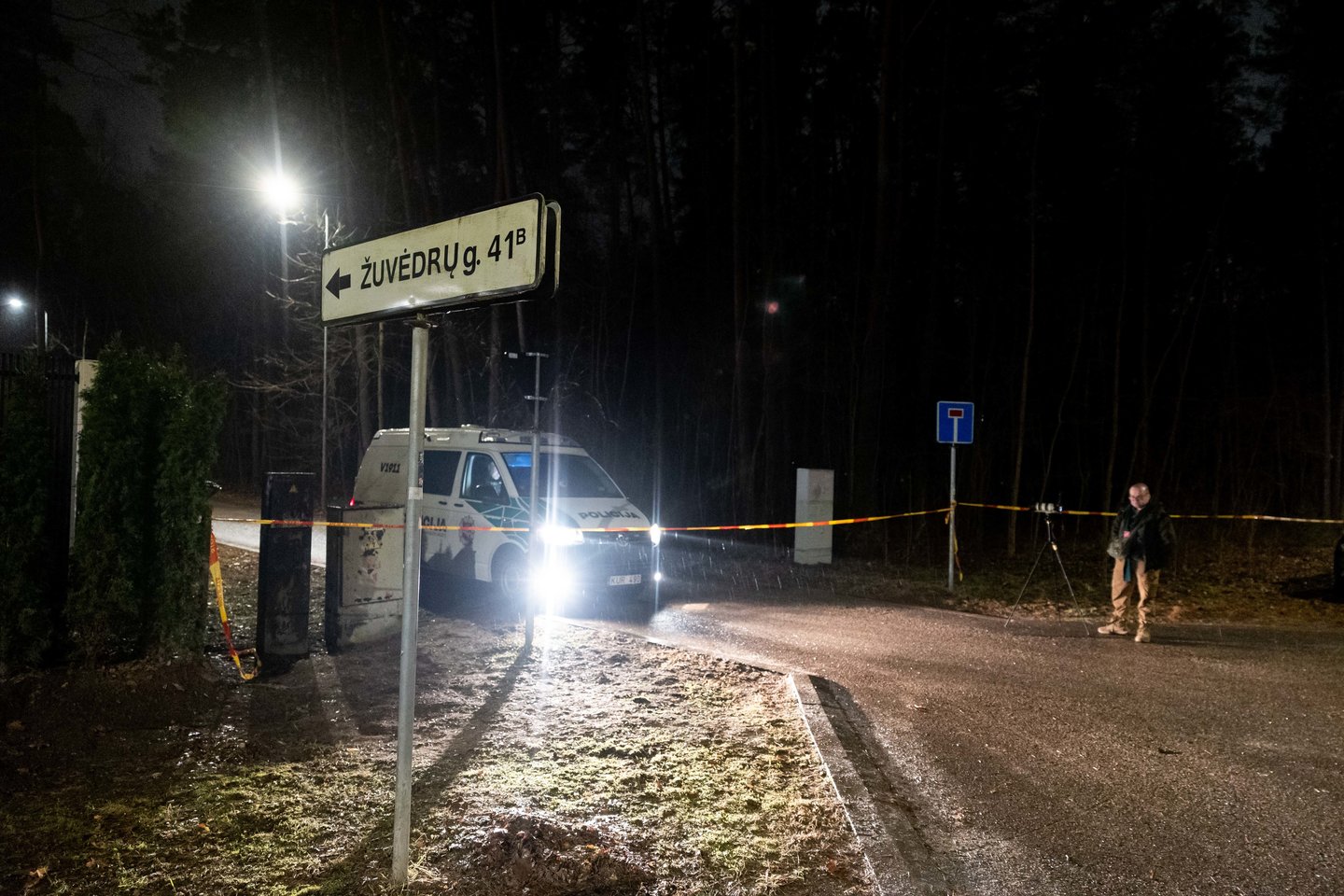 Vėlų antradienio vakarą Vilniuje prie savo namų užpultas A.Navalno bendražygis L.Volkovas.<br> T.Bauro nuotr.