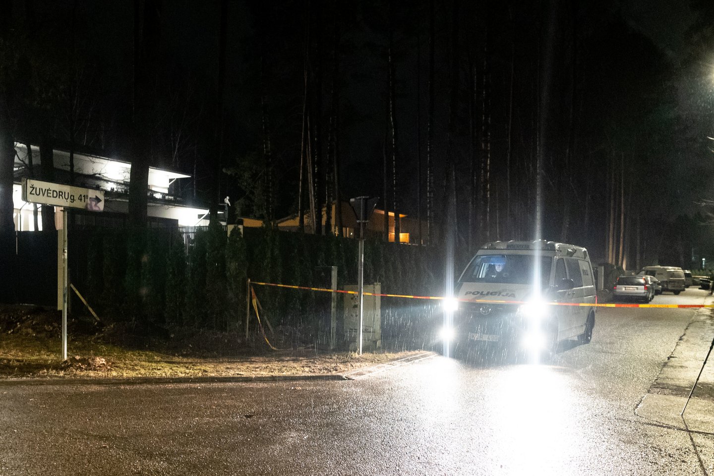 Vėlų antradienio vakarą Vilniuje prie savo namų užpultas A.Navalno bendražygis L.Volkovas.<br> T.Bauro nuotr.