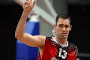 Generolas sugrįžta: į „Jeep“ arenos palubes bus iškelti „Ryto“ legendos Chucko Eidsono marškinėliai