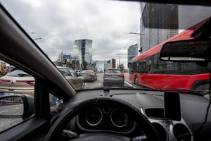 Seimo komitetas: pasiūlytas vairuotojų atsakomybės modelis prieštarauja Konstitucijai