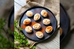 Užkandis, puikiai tiksiantis Velykų stalui – aštrūs įdaryti kiaušiniai