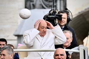 Kritikos dėl savo pasisakymų apie Ukrainą sulaukęs popiežius Pranciškus: karas yra beprotybė