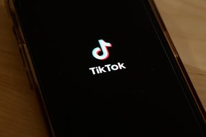 JAV Atstovų Rūmuose absoliučia balsų dauguma priimtas įstatymo uždrausti platformą „TikTok“ projektas