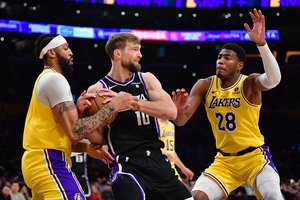Vėl trigubu dviženkliu suspindęs D. Sabonis pratęsė A. Daviso ir „Lakers“ košmarą