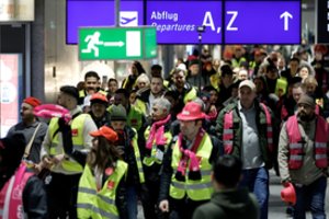 Dėl streikų penkiuose oro uostuose bus sutrikdyti dešimčių tūkstančių keleivių planai