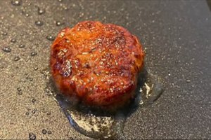 Naujasis „ateities maistas“: siūlo valgyti laboratorijoje užaugintą pelėsį ir taip tausoti aplinką