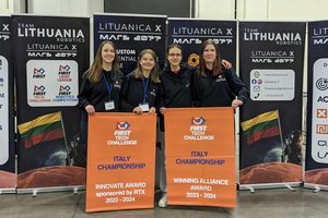 ​Merginų sukurtas robotas apstulbino visus