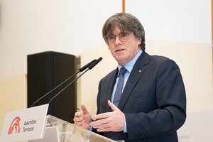 Katalonijos separatistų lyderis C. Puigdemont‘as paskelbė grįšiantis į Ispaniją