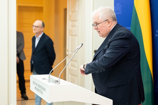 A.Anušauskas susitiko su prezidentu G. Nausėda ir dalyvavo spaudos konferencijoje.<br>T.Bauro nuotr.