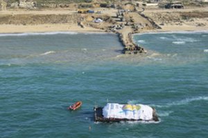 Į Gazą atplaukė pirmasis pagalbos laivas