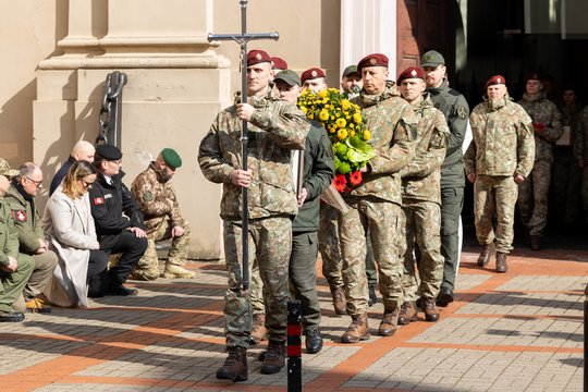 Vilniuje atsisveikinta su tarnavusiu ir žuvusiu Lietuvos savanoriu Tadu Tumu.<br>T.Bauro nuotr.