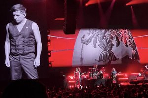 Vilnių sudrebinusiame rokerių „Bi-2“ koncerte – ženklai, šlovinantys Rusiją: gerbėjai liko nusivylę