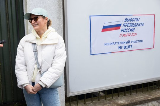  Balsavimas Rusijos ambasadoje.<br> T.Bauro nuotr.