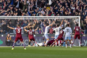 „Aston Villa“ sugebėjo sužaisti lygiosiomis po dukart anuliuotų įvarčių į jos vartus