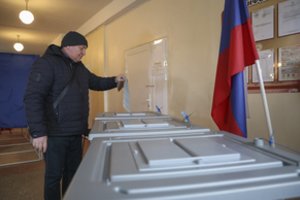 Estija: iš Narvoje gyvenančių Rusijos piliečių į Ivangorodą balsuoti vyko vos keli šimtai žmonių