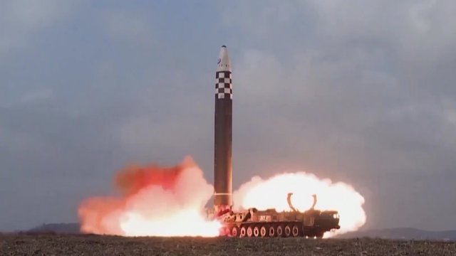 Šiaurės Korėja vėl nusižengė JT rezoliucijai: paleido nenustatytos rūšies balistinę raketą