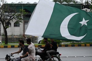 Per Pakistano antskrydžius Afganistane žuvo aštuoni žmonės