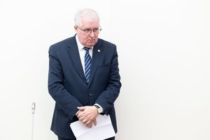 Pirmadienį koalicinė taryba aptars situaciją dėl pasitraukiančio ministro A. Anušausko