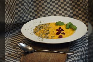 Trinta vištienos ir daržovių sriuba – nustebins spanguolių rūgštelė: itin kvapni bei kupina skonių