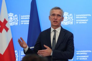 J. Stoltenbergas paragino narystės NATO siekiantį Sakartvelą vykdyti demokratines reformas