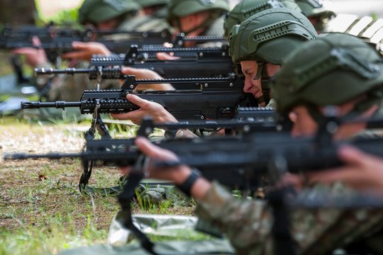  Vykdant Lietuvos šaulių sąjungos (LŠS) modernizaciją ir stiprinant jų karinius pajėgumus, Gynybos resursų agentūra prie Krašto apsaugos ministerijos perka šauliams naujų automatinių šautuvų „G-36“.