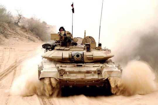  Indijos „T-90 Bhishma“ – tai Rusijos eksportui sukurtas tanko modelis „T-90S“.