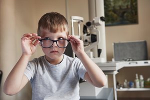 Ligonių kasos akinių lęšius kompensuos visiems ikimokyklinio amžiaus vaikams