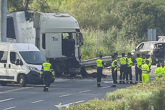 Ispanijoje sunkvežimis partrenkė ir pražudė šešis žmones.