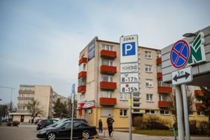 Nauja tvarka: Panevėžyje apmokestinamos ir automobilių stovėjimo aikštelės šalia prekybos centrų