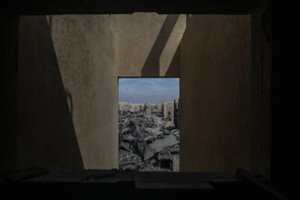 Izraelio kariuomenė praneša tęsianti operaciją Al Šifos ligoninėje