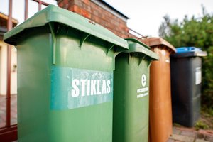 Užuot deginę ar kaupę, ėmėsi rūšiuoti: štai kaip per dešimtmetį pasikeitė lietuvių įpročiai