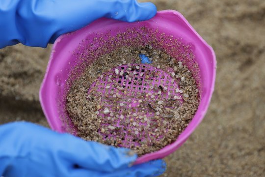 ​​Europos Komisija pristatė pasiūlymą dėl naujo Europos Parlamento ir Tarybos reglamento, skirto plastiko granulių patekimo į aplinką prevencijai.