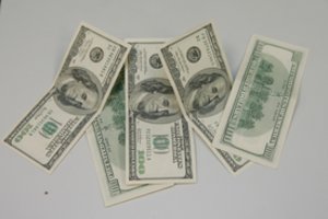 JAV centrinis bankas rekordinių palūkanų normų numažino, tačiau turi ir gerų naujienų