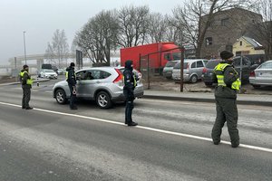 Pareigūnai užfiksavo virš 400 asmenų, kurie važiavo be saugos diržų: primena taisykles