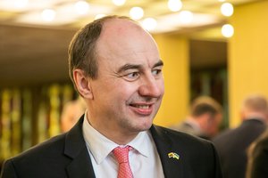 Iš posto verčiamas Seimo kancleris atliko darbuotojų apklausą: paprašė įvertinti jo darbą