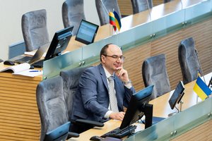 Seimas atleido parlamento kanclerį M. Gelbūdą