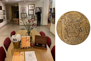 Vilniaus aukcione skelbiamas labdaringas lotas – P. Repšio sukurtas Nacionalinės kultūros ir meno premijos medalis