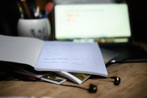 Pasibaisėjo, kas darėsi per tarpinius patikrinimus: „Nenormalu 17–18 metų mokiniui gerti raminamuosius vaistus“