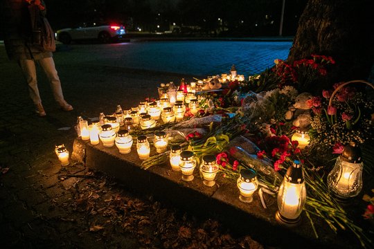 Teroristinio akto aukų pagerbimas prie rusijos ambasdos Vilniuje.<br> O.Gurevičiaus (ELTA) nuotr.