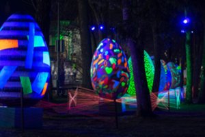 Druskininkų ART Velykos: naktį švytinčių margučių galerija – proga paskleisti meną į viešąsias erdves tiems, kurie nesilanko meno galerijų erdvėse