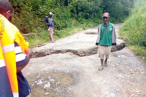 Per žemės drebėjimą Papua Naujojoje Gvinėjoje žuvo penki žmonės, sugriuvo 1000 namų